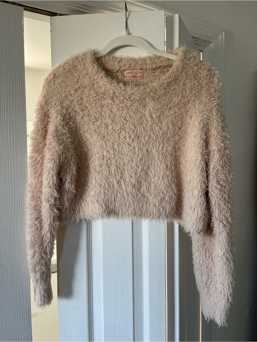 Urban Outfitters Plush Cropped Sweater - Blush
